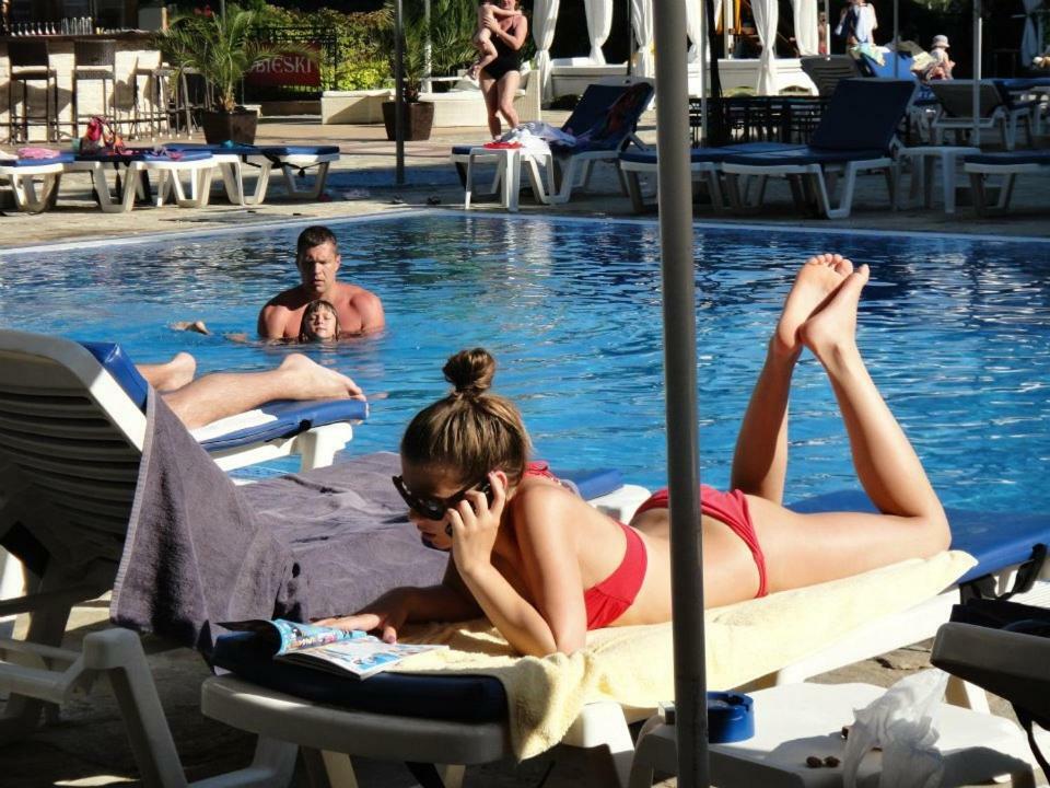 Bendita Mare Family Apartments غولدن ساندز المظهر الخارجي الصورة